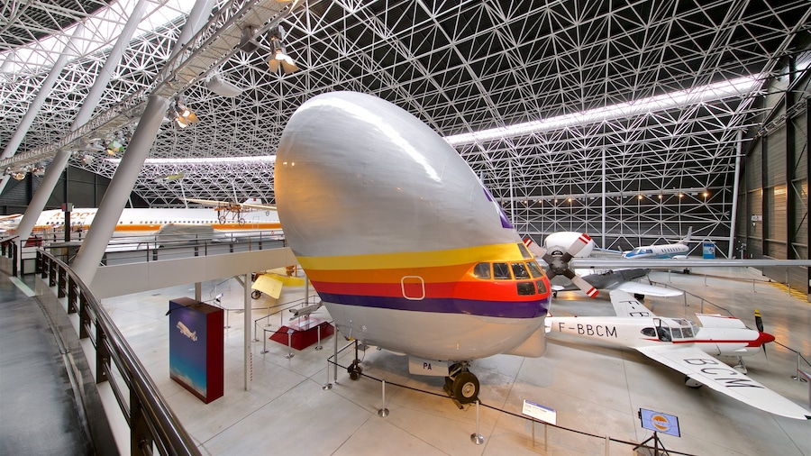 Empresa aeronáutica Airbus mostrando vistas interiores y aeronave