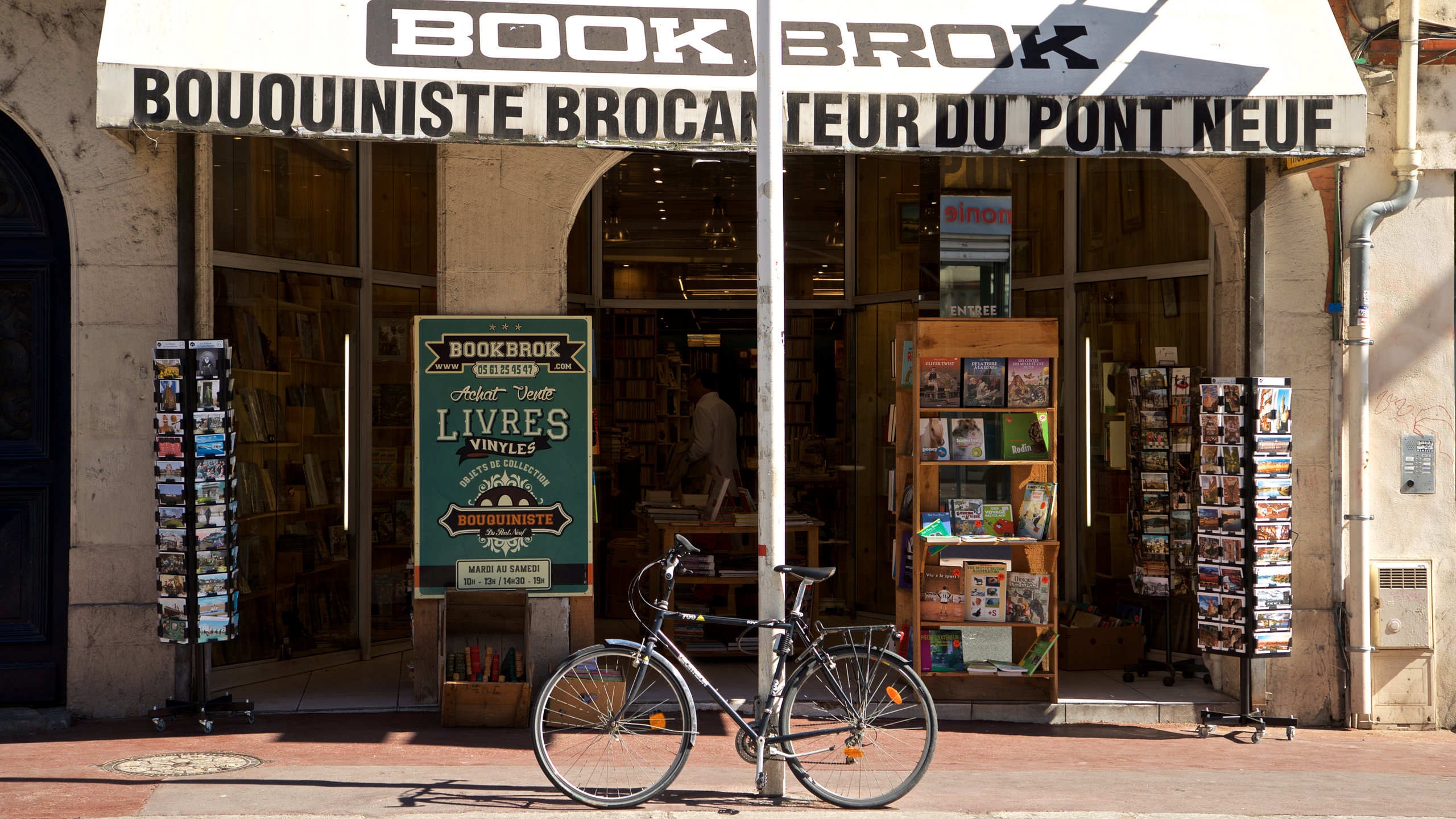 Toulouse which includes signage