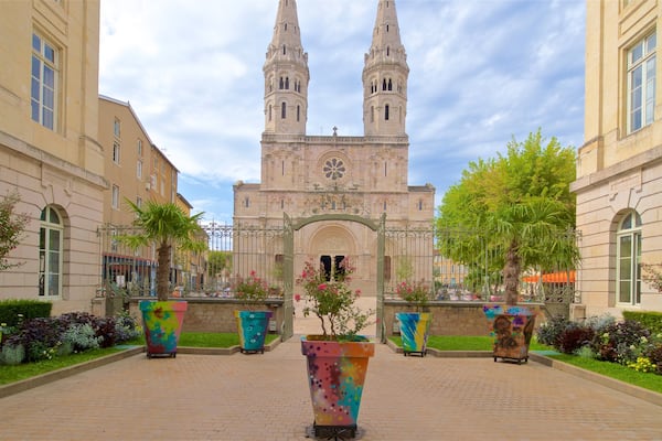Macon featuring a church or cathedral, outdoor art and heritage architecture
