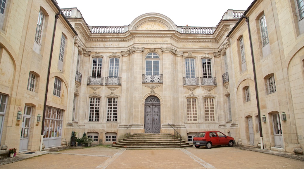 Musee Lamartine which includes heritage architecture