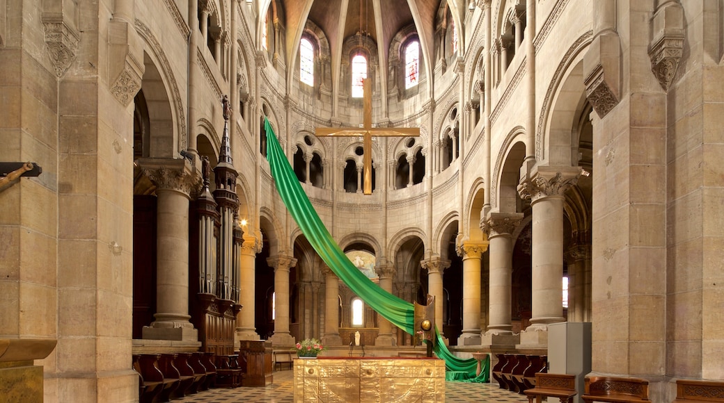 Macon toont historisch erfgoed, een kerk of kathedraal en interieur