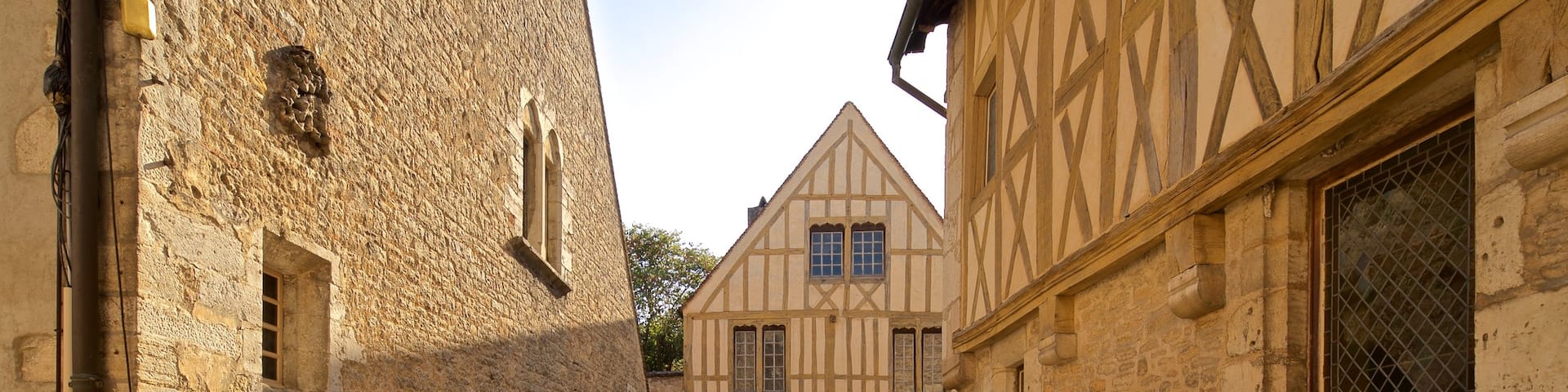 Burgundy Wine Museum which includes a small town or village and heritage elements