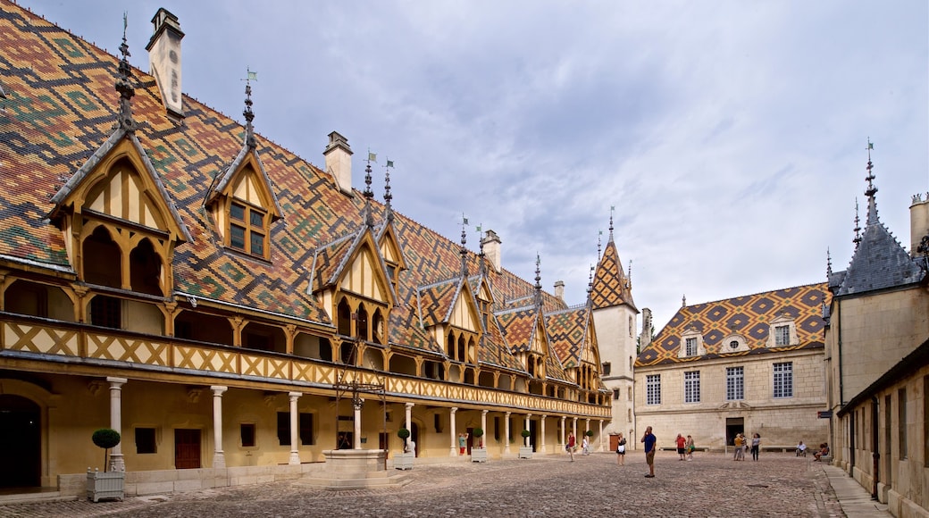 Hotel Dieu presenterar en stad