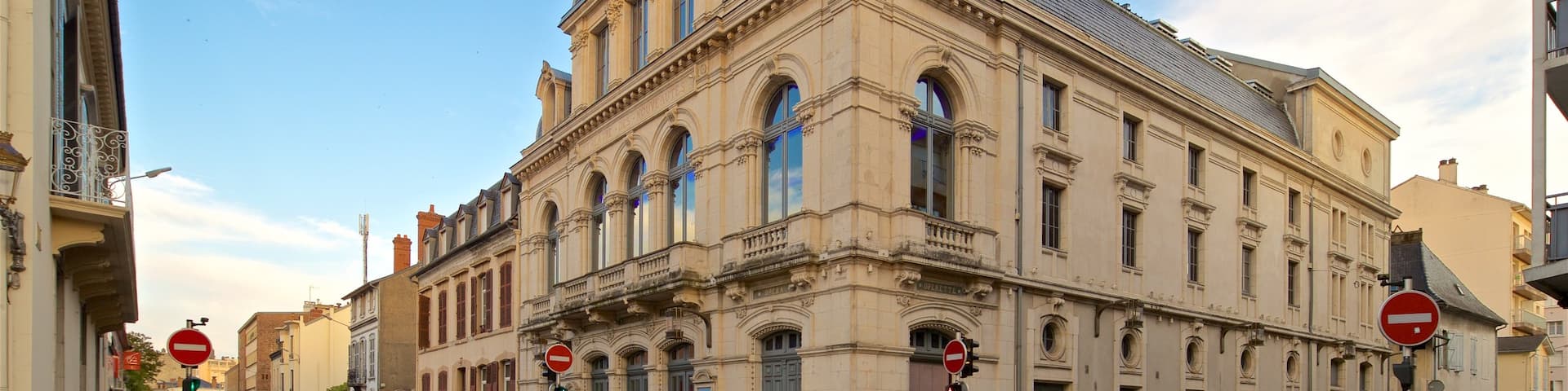 Nouveautes Theater featuring heritage architecture