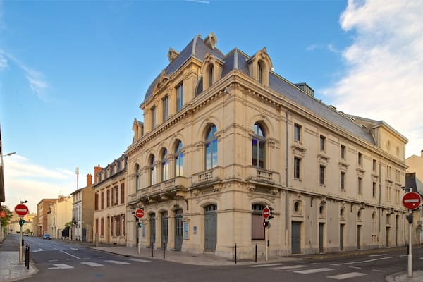 Théâtre des Nouveautés mettant en vedette patrimoine architectural