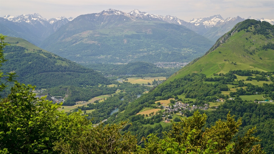 Pic du Jer som viser udsigt over landskaber, fredfyldte omgivelser og bjerge