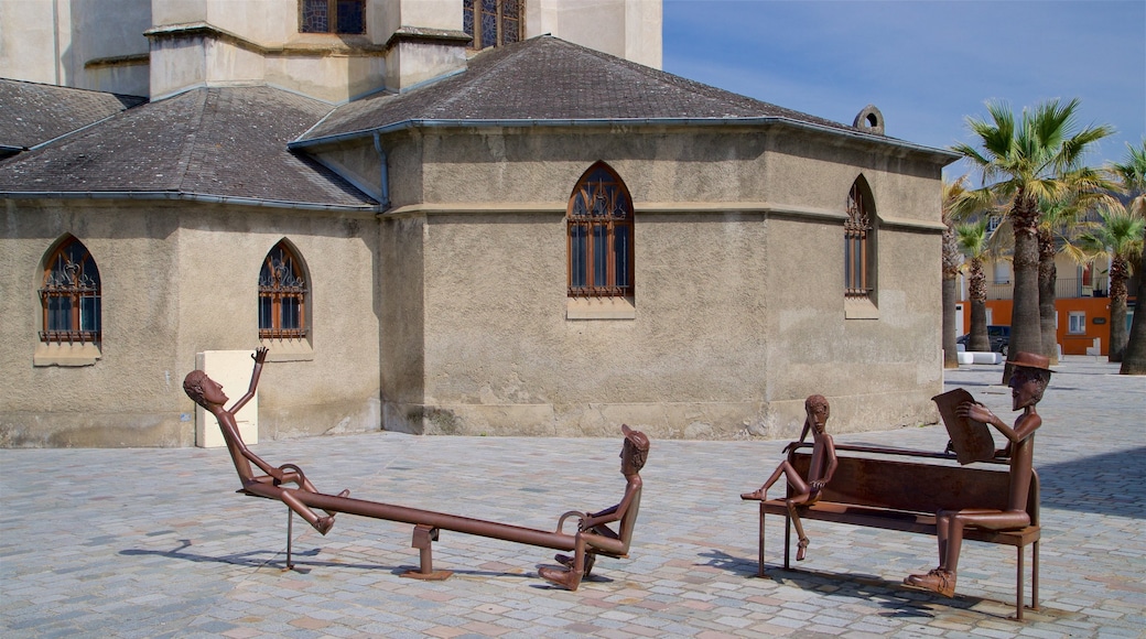 Tarbes which includes outdoor art