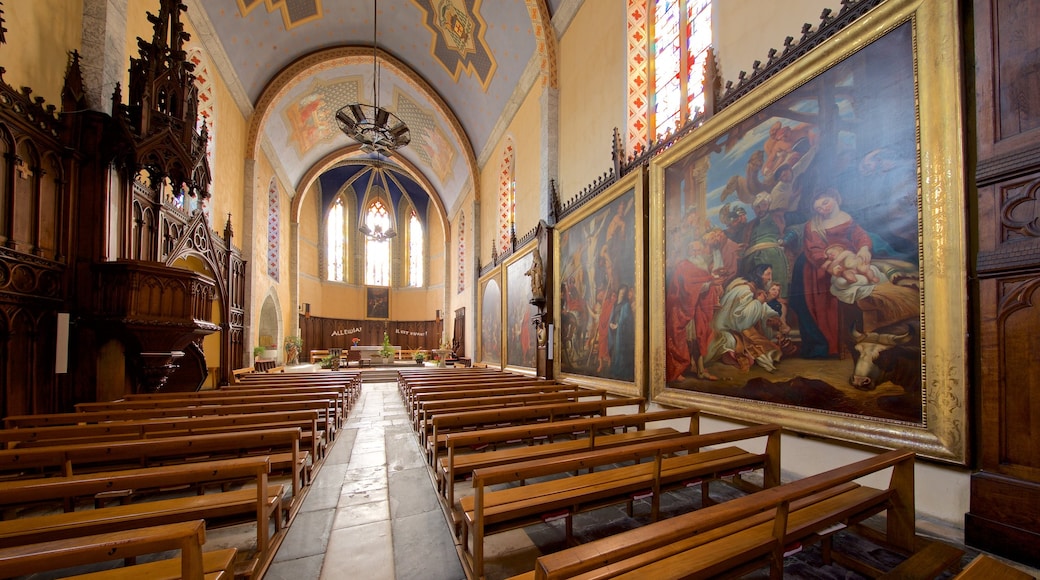 Tarbes mostrando vistas interiores, una iglesia o catedral y elementos del patrimonio