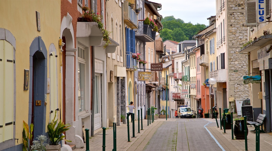 Lourdes - Tarbes toont een stad