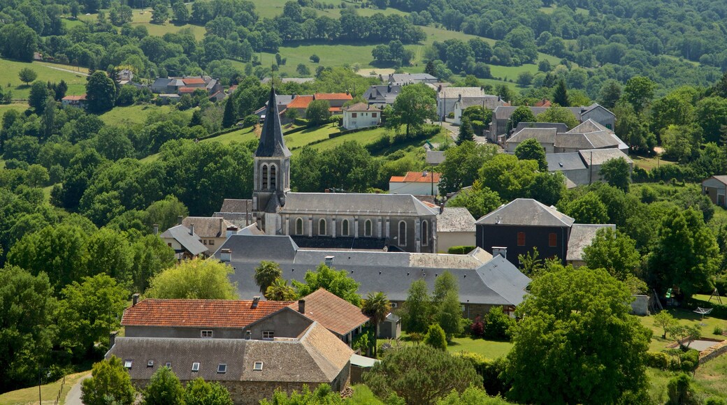 Château de Mauvezin inclusief landschappen, vredige uitzichten en een klein stadje of dorpje