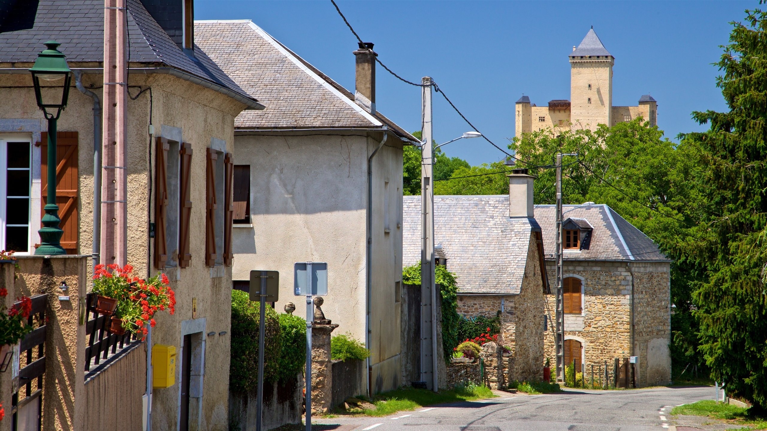Château de Mauvezin mettant en vedette petite ville ou village