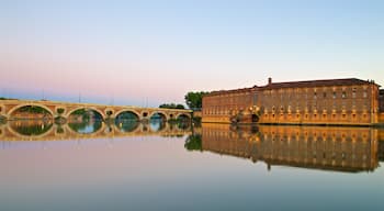 Pont Neuf som visar en bro, en solnedgång och en å eller flod