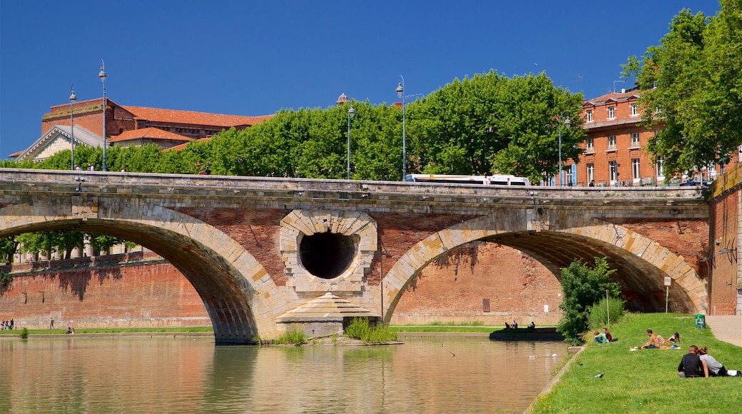 Pont Neuf แสดง แม่น้ำหรือลำธาร และ สะพาน