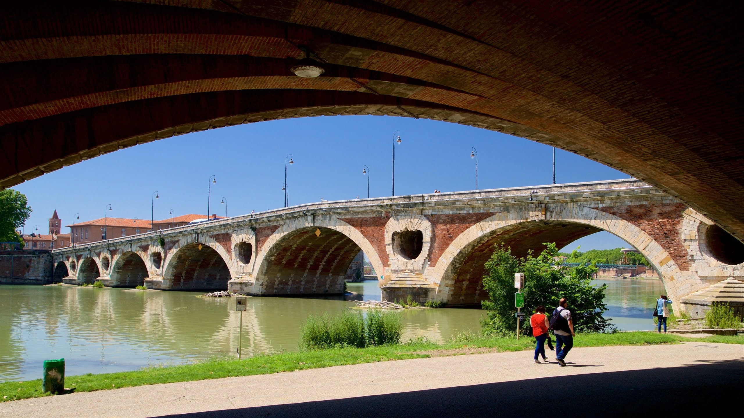 Pont Neuf showing a bridge and a river or creek as well as a couple