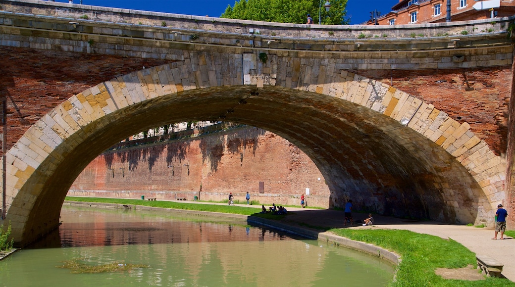 Pont Neuf showing a river or creek and a bridge