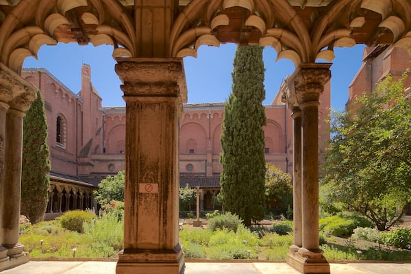 Musée des Augustins de Toulouse montrant patrimoine historique et parc