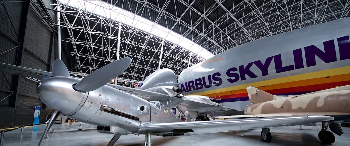 Airbus qui includes avion et vues intérieures
