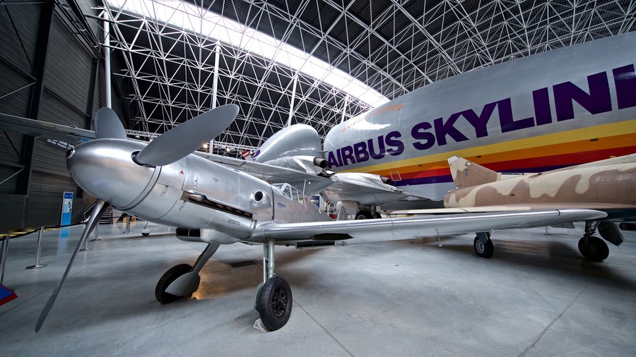 Airbus qui includes avion et vues intérieures