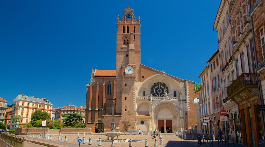 Saint Etienne-katedralen som visar historisk arkitektur, en kyrka eller katedral och en stad