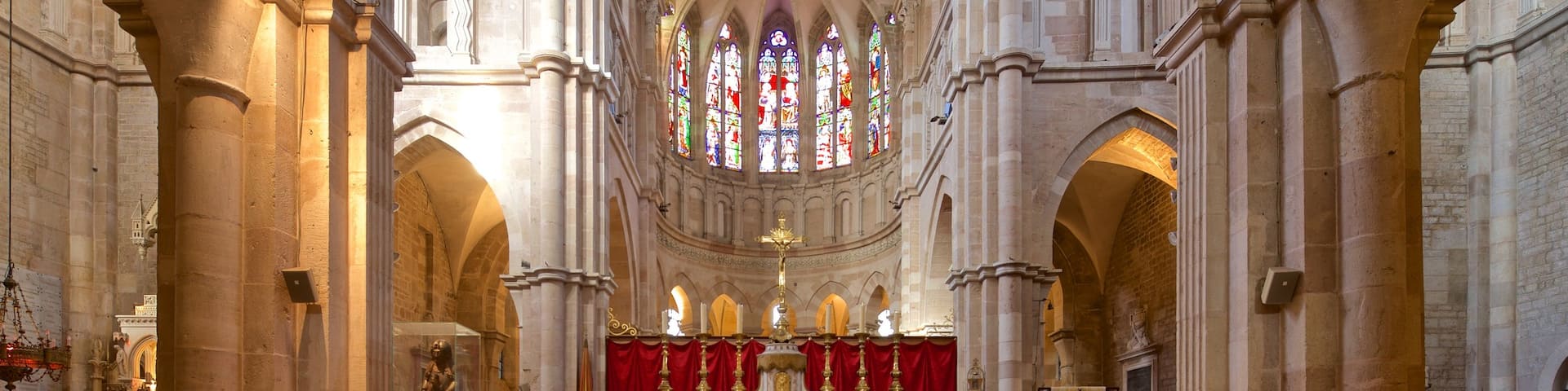 Pfarrkirche Notre-Dame mit einem Kirche oder Kathedrale, Geschichtliches und Innenansichten