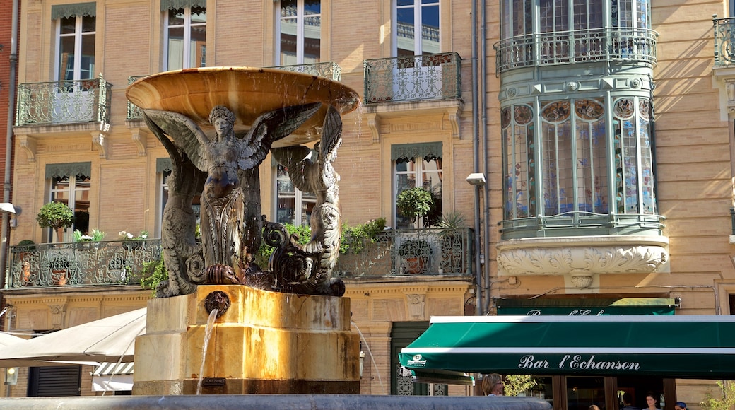 Plaza Esquirol que incluye una fuente