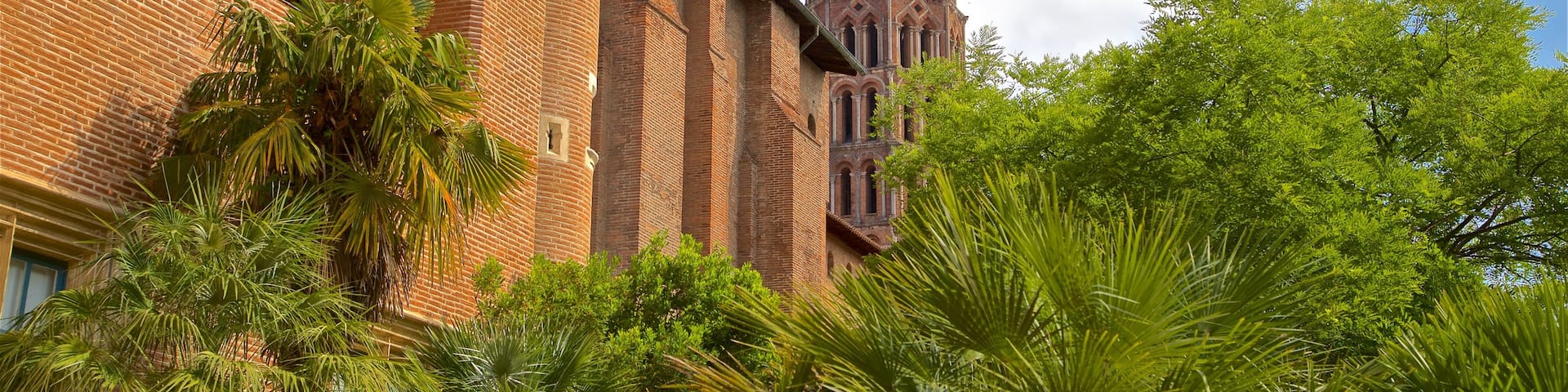 Saint Raymond Museum which includes heritage architecture