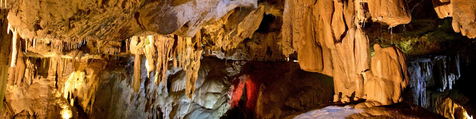 Betharram Caves featuring caves