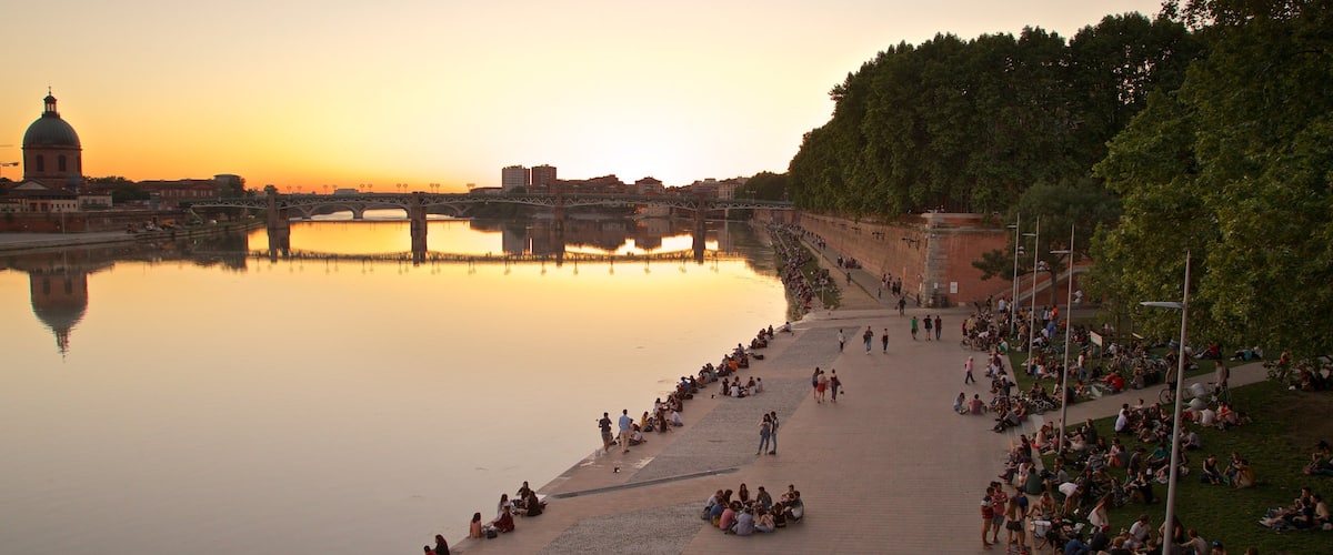 Garonne featuring a river or creek, a sunset and a garden