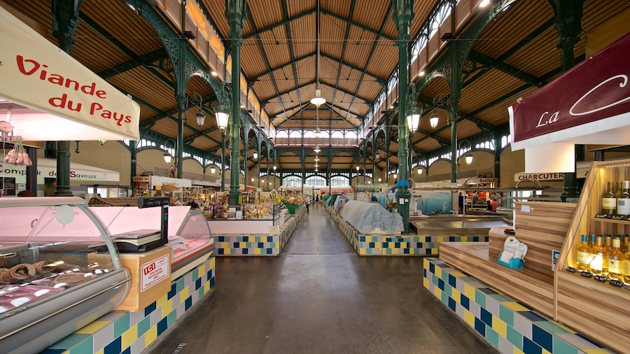 Mercado cubierto de Lourdes ofreciendo mercados y vistas interiores