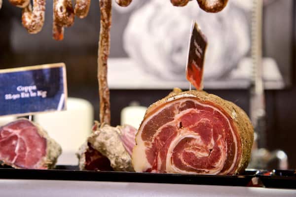 Quartier Victor Hugo qui includes nourriture