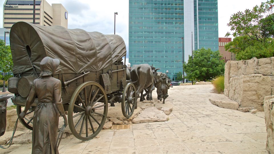 Pioneer Courage Park showing a city and a statue or sculpture