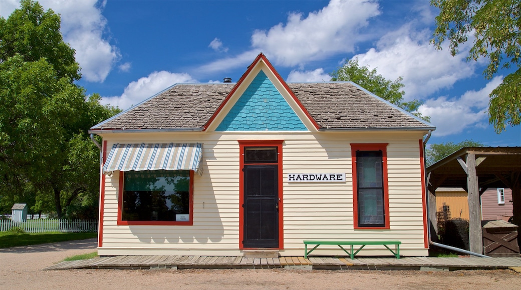 Stuhr Museum of the Prairie Pioneer presenterar en liten stad eller by och skyltar