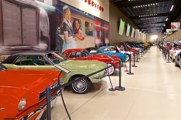 Classic Car Collection das einen Innenansichten und Geschichtliches