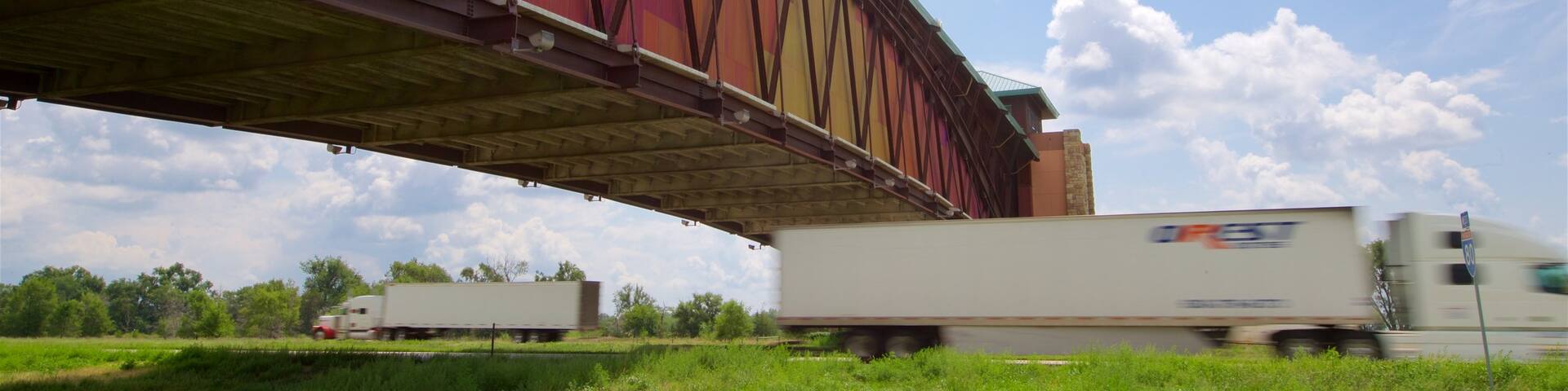 Great Platte River Road Archway which includes a bridge