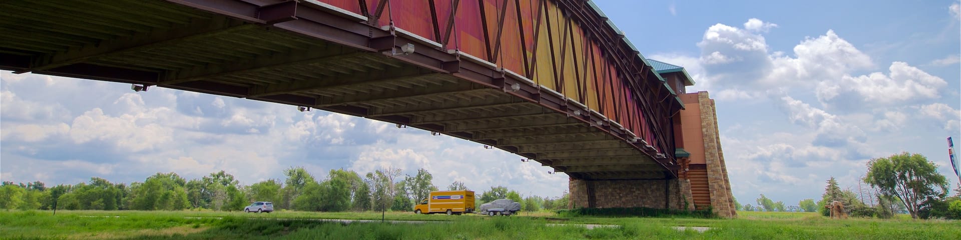 Great Platte River Road Archway which includes a bridge and a garden