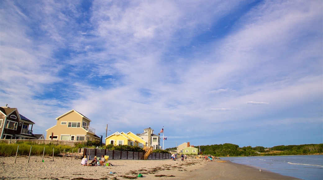 Praia de Higgins que inclui paisagens litorâneas, uma cidade litorânea e uma praia