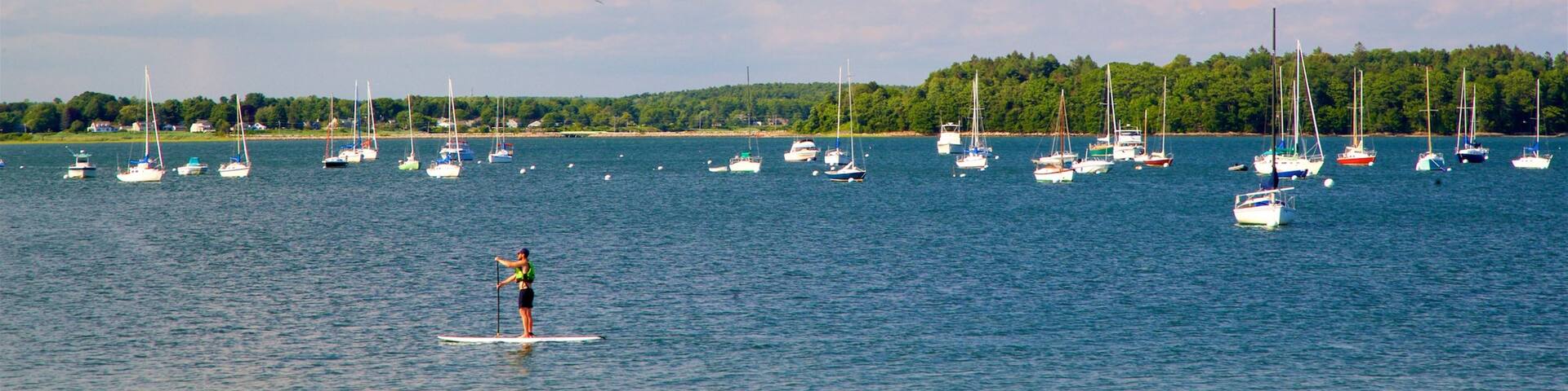 Eastern Promenade welches beinhaltet allgemeine Küstenansicht, Kajak- oder Kanufahren und Bucht oder Hafen