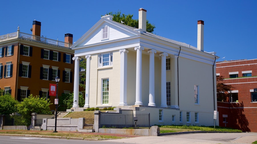 Charles Q. Clapp House som inkluderar ett hus och historiska element