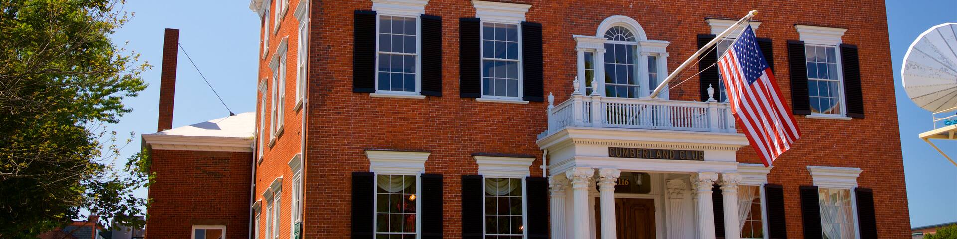 McLellan-Sweat Mansion featuring a house