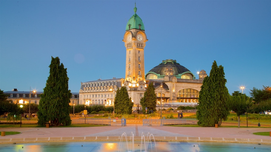 Gare de Limoges featuring heritage architecture, a fountain and a sunset