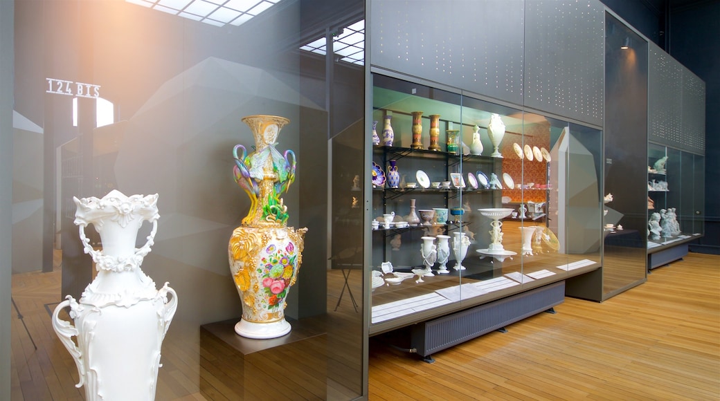 Musée National Adrien Dubouche que incluye vista interna