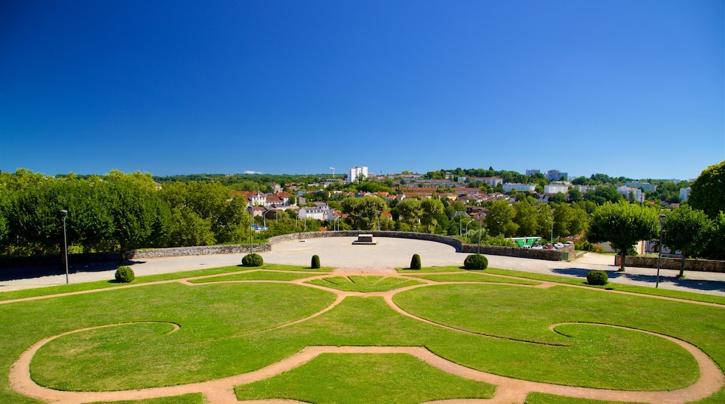 Jardin de l\'Eveche mostrando un parque y vistas panorámicas