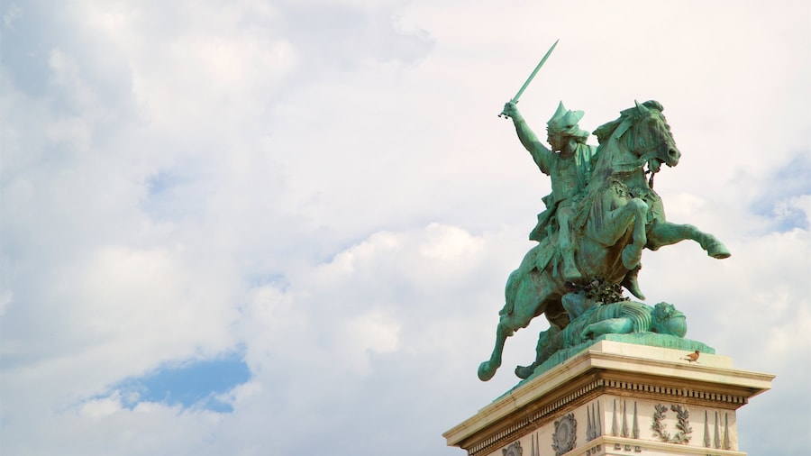 Vercingétorix Statue presenterar en staty eller skulptur och historiska element