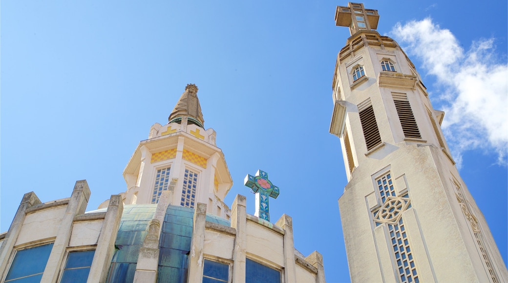 Église St-Blaise showing a church or cathedral and heritage elements