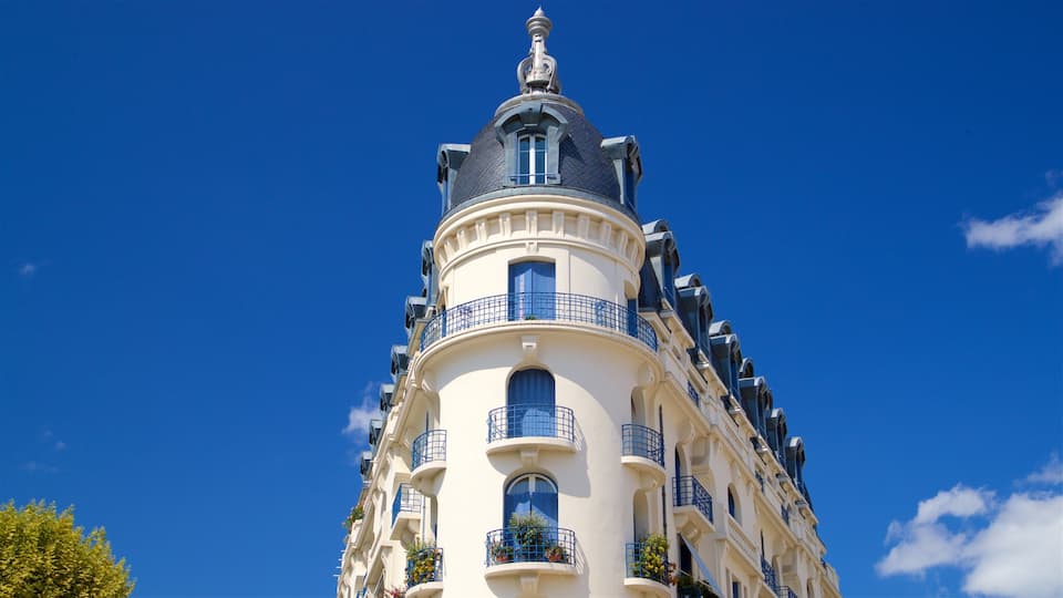 Vichy showing heritage elements