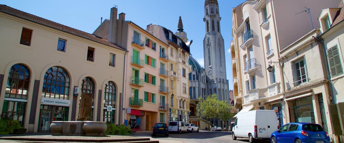 Église St-Blaise showing heritage architecture and a city