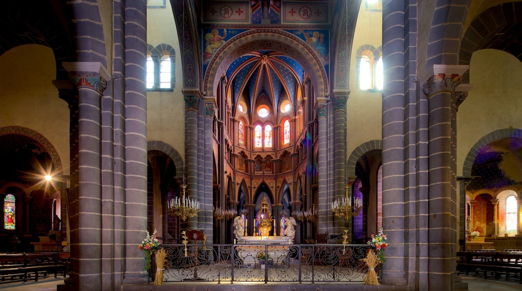 Église St-Amable mostrando elementos del patrimonio, una iglesia o catedral y vistas interiores