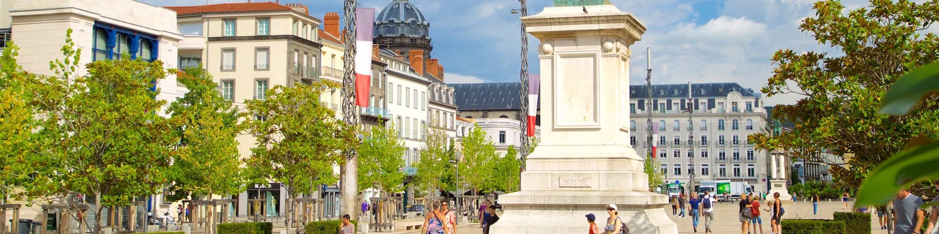 Place de Jaude montrant statue ou sculpture, square ou place et monument