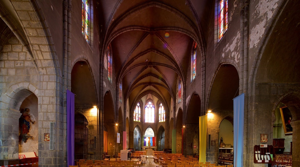 Chiesa di Notre-Dame-du-Marthuret che include oggetti d\'epoca, vista interna e chiesa o cattedrale