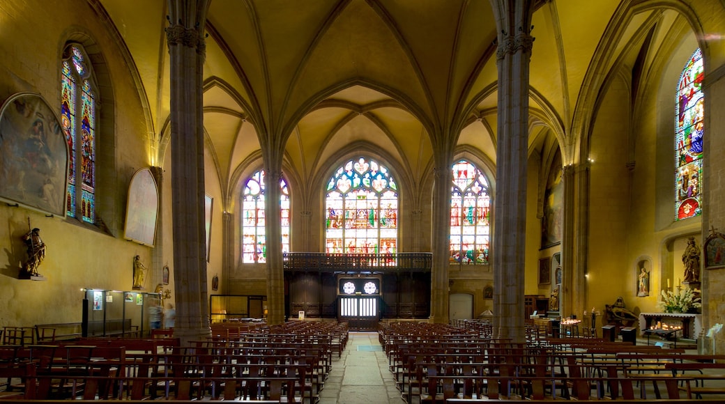 Iglesia de St-Michel-des-Lions que incluye vistas de interior, elementos patrimoniales y una iglesia o catedral